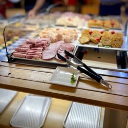 Maple Leaf Lounge - not much to eat for breakfast