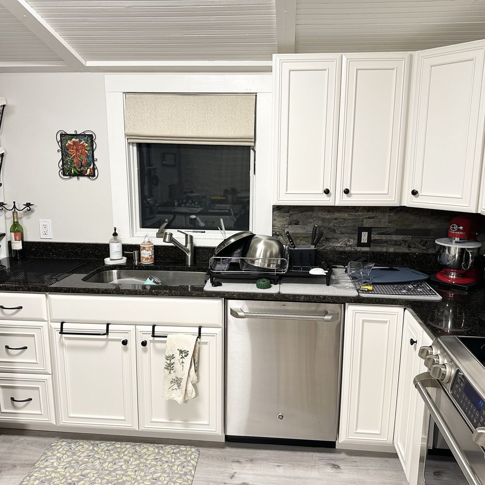 Heartwood Cabinet Refacing - Cabinetry Near Me - Plainville, Connecticut Heartwood Cabinet Refacing - Cabinetry Near Me - Plainville, Connecticut