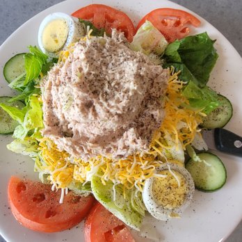 9 Oaks Grill - Tuna salad with tomatoes, cucumbers,  eggs,  cheese, iceberg lettuce - Diners Near Me - Oak Park, Michigan