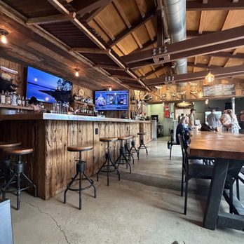 HOOK’d Bar and Grill - Bar inside - Breakfast & Brunch Near Me - Santa Barbara, California