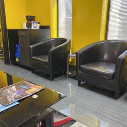 Castrol Premium Lube - Plano - Waiting room