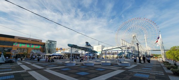 Tempozan Ferris Wheel by null