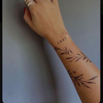 Steelworks - I want to do this but a little bit small and wrapping around my arm - Piercing Near Me - Barcelona, B Steelworks - I want to do this but a little bit small and wrapping around my arm - Piercing Near Me - Barcelona, B