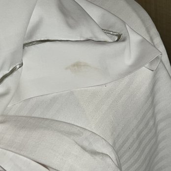 Hilton Santa Clara - Lipstick dirty stained pillows - Hotels Near Me - Santa Clara, California