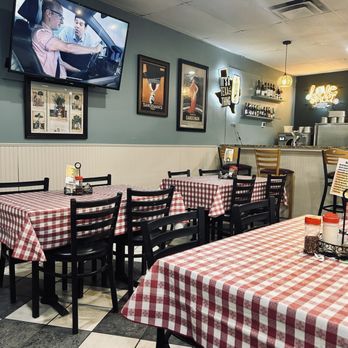 Ray's Pizzaria - Inside - Pizza Near Me - San Antonio, Texas