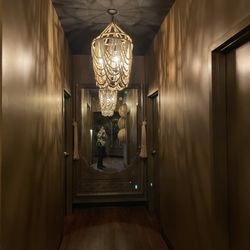Quemar - Hallway with awesome lights