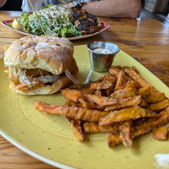 Tailwinds Georgian Bay - Fish In a Barrel with potato fries - American Near Me - Parry Sound, Ontario Tailwinds Georgian Bay - Fish In a Barrel with potato fries - American Near Me - Parry Sound, Ontario