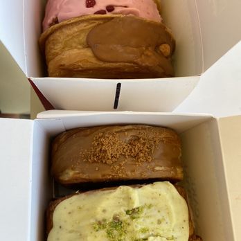 Cake N’ Bake - Top to bottom (strawberry, hazelnut, Biscoff, pistachio) - Bakeries Near Me - Palos Hills, Illinois