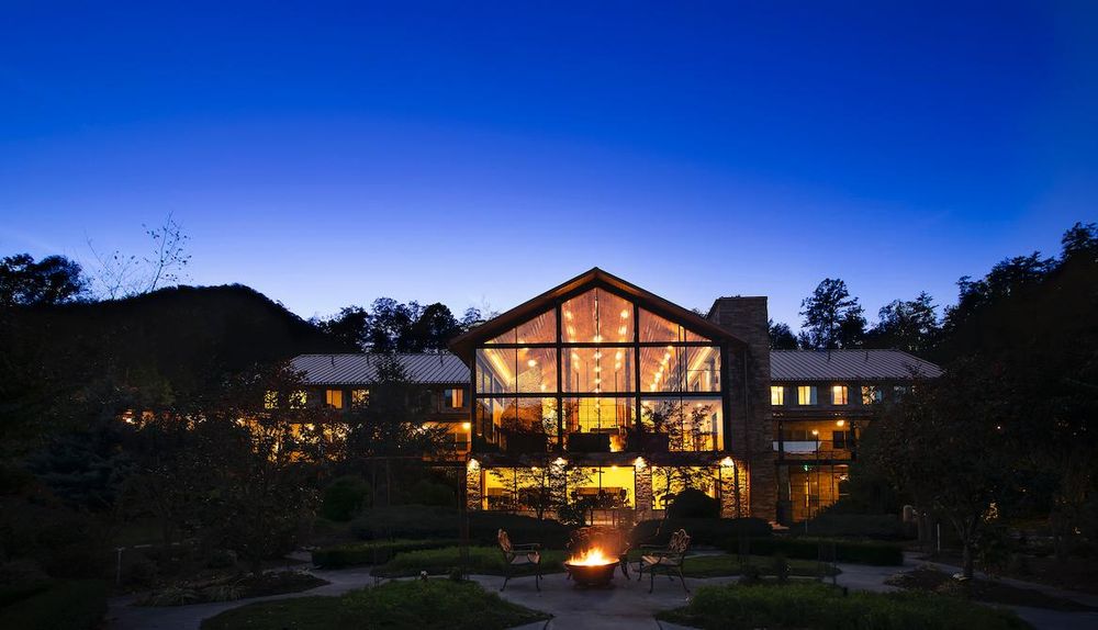 Pasadena Villa Smoky Mountain Lodge - grief counselor in Sevierville, TN