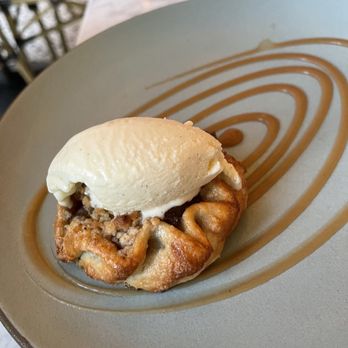FIG Restaurant - Apple tart dessert - Bars Near Me - Santa Monica, California