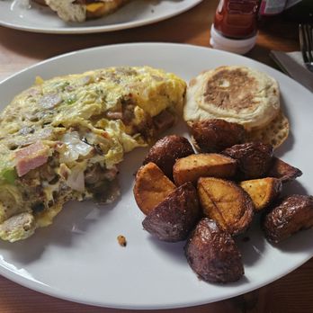 Twisted Lime Pub - Ryan's omelet couldn't eat it was so salty it was inedible pretty disappointed - American Near Me - Mill Creek, Washington Twisted Lime Pub - Ryan's omelet couldn't eat it was so salty it was inedible pretty disappointed - American Near Me - Mill Creek, Washington