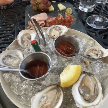 Vinted Wine Bar & Kitchen - Wine Bars Near Me - West Hartford, Connecticut