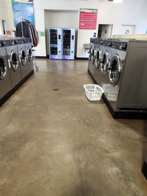 LAUNDRY - ランドリー Washatopia Laundromat, 9030 Anderson Mill Rd, Austin, TX