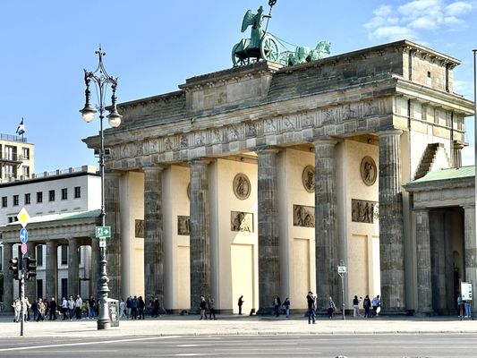 Brandenburg Gate by null