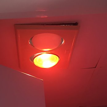 Anchorage Inn - Bathroom heat lamp...ready to drop out! - Hotels Near Me - York, Maine