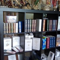 Casita Sagrados Corazones - Catholic Bibles and books
