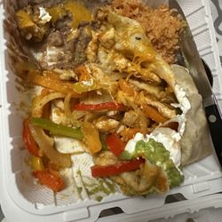 La Rockita - Fajita burrito.