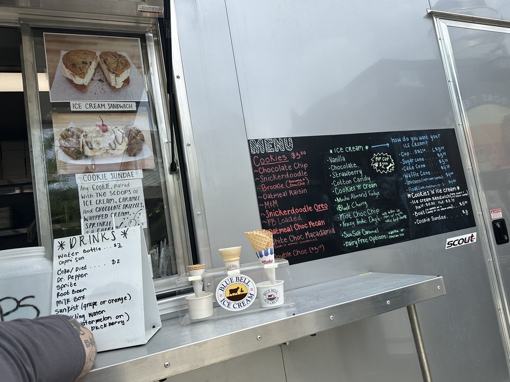 RED’S CORNER Updated August 2024 11 Photos 901 SW Broad St