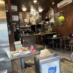 Izzy's Brooklyn Smokehouse - Inside