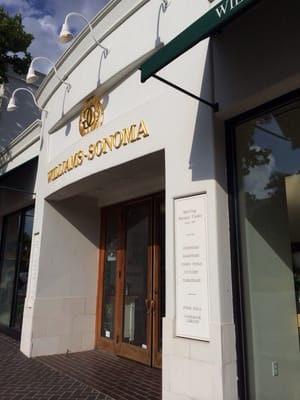 Williams-Sonoma by null