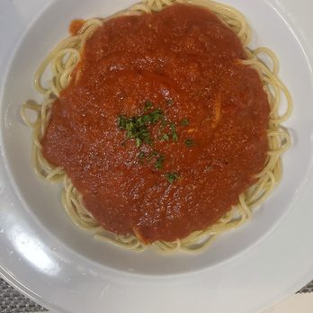 Grazie Modern Italian Kitchen - Spaghetti pomodoro - Italian Near Me - Orlando, Florida Grazie Modern Italian Kitchen - Spaghetti pomodoro - Italian Near Me - Orlando, Florida