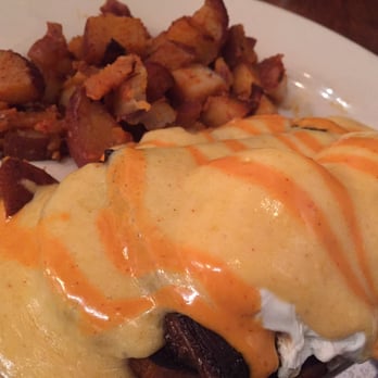 Flo - Skirt Steak Benedict - Breakfast & Brunch Near Me - Chicago, Illinois