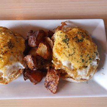 Tipsy Beans Cafe - Eggs benedict with crabcake - Bars Near Me - Williamsburg, Virginia