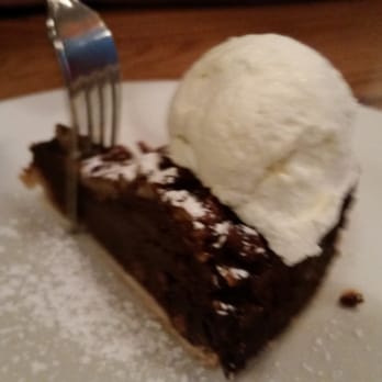 The Kill Devil Grill - Chocolate pecan pie - American Near Me - Kill Devil Hills, North Carolina