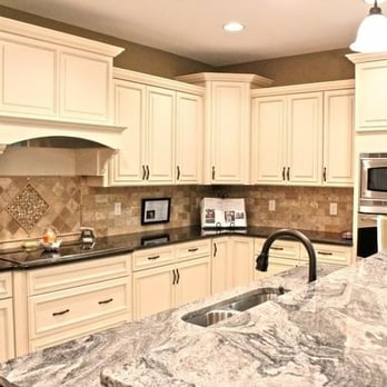Toronto Cabinetry - Antique White Maple Glaze Kitchen Cabinets - Cabinetry Near Me - Markham, Ontario