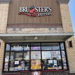 Bruster's Real Ice Cream - So many choices!