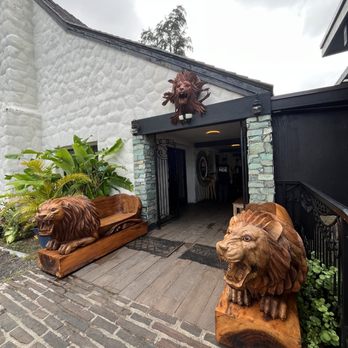 The Crouching Lion - Beautiful Entrance way - Beer Bar Near Me - Kaaawa, Hawaii The Crouching Lion - Beautiful Entrance way - Beer Bar Near Me - Kaaawa, Hawaii