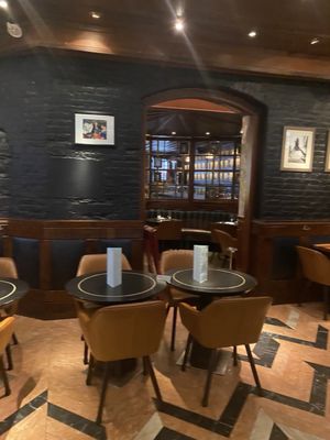 Harry's Side Bar by null