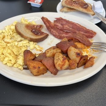 Mia’s Cafe - Breakfast & Brunch Near Me - Mays Landing, New Jersey