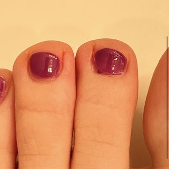 Elegant Nails On Wells - Closeup of the nails being cut wrong and big glob of paint on second toe not smoothed out - Nail Salons Near Me - Chicago, Illinois Elegant Nails On Wells - Closeup of the nails being cut wrong and big glob of paint on second toe not smoothed out - Nail Salons Near Me - Chicago, Illinois