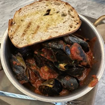 La Carne E Il Pesce - Mussels in marinara - Italian Near Me - Las Vegas, Nevada La Carne E Il Pesce - Mussels in marinara - Italian Near Me - Las Vegas, Nevada