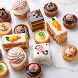 Deerfields Bakery - Buffalo Grove - Miniature Pastries