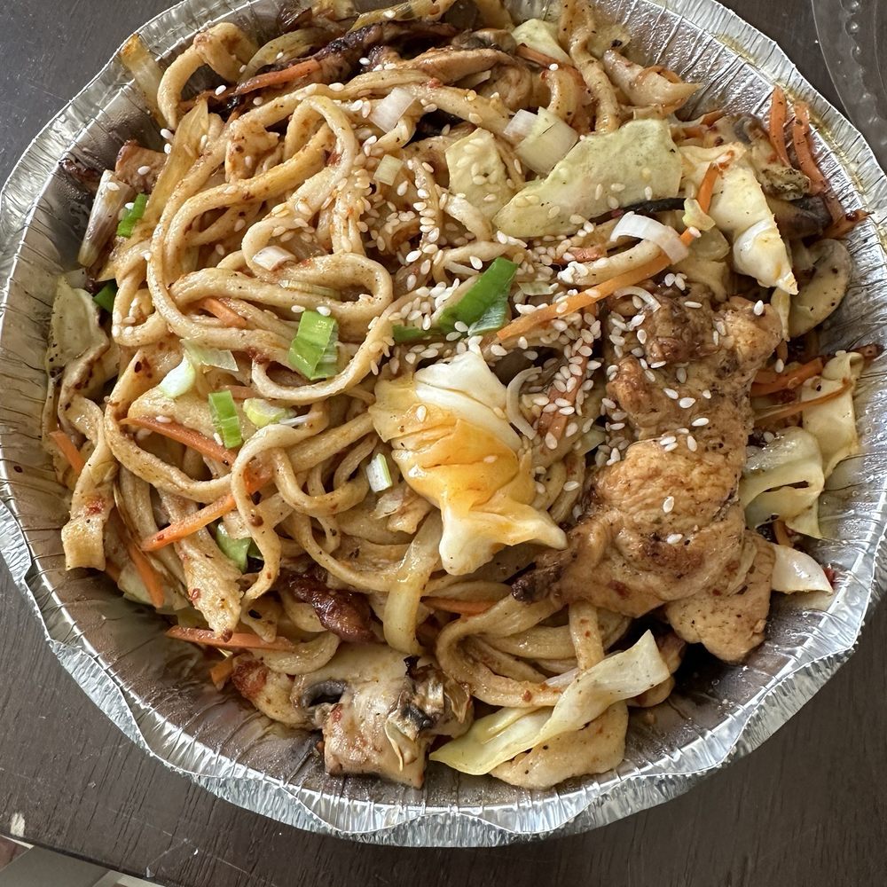 Stretch The Noodle Tx - Chicken Chao Main with chicken and vegetables - Chinese Near Me - Georgetown, Texas Stretch The Noodle Tx - Chicken Chao Main with chicken and vegetables - Chinese Near Me - Georgetown, Texas