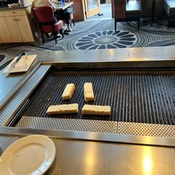Pacini - Bread toasting station
