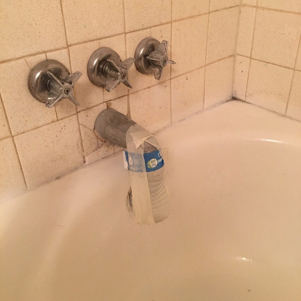 Fat Property - The tub was unusable. - Apartments Near Me - Houston, Texas Fat Property - The tub was unusable. - Apartments Near Me - Houston, Texas