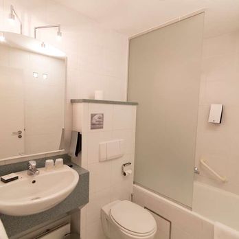 Hotel Docklands - Bath standard room double bed - Hotels Near Me - Antwerp, VAN