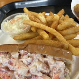 Cold 6oz lobster roll