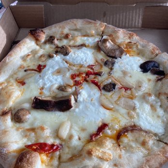 Amici 30A Italian Kitchen - Bianci, I added mushrooms and roasted garlic - Italian Near Me - Inlet Beach, Florida