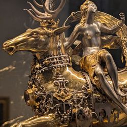 Pinacoteca Ambrosiana - Small gold statue, insane level of detail