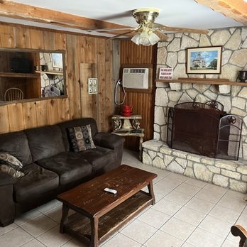 Mayan Dude Ranch - Cabin entry room - Hotels Near Me Mayan Dude Ranch - Cabin entry room - Hotels Near Me