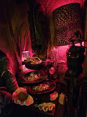 Hala Kahiki Lounge by null