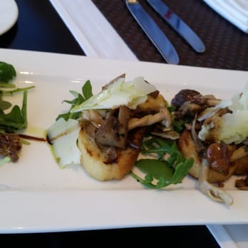 360 Restaurant - mushroom bruschetta - Canadian (New) Near Me - Toronto, Ontario