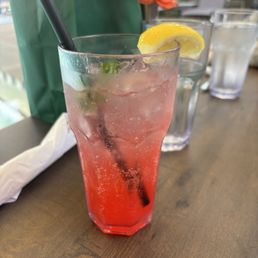 Poolside pink lemonade "cocktail"