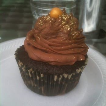 Designer Cakes and Desserts - Chocolate cupcake - Desserts Near Me Designer Cakes and Desserts - Chocolate cupcake - Desserts Near Me