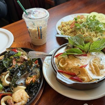 Khun Thai - Sizzling seafood platter, seafood claypot, and golden fried rice. - Thai Near Me - Brookings, Oregon