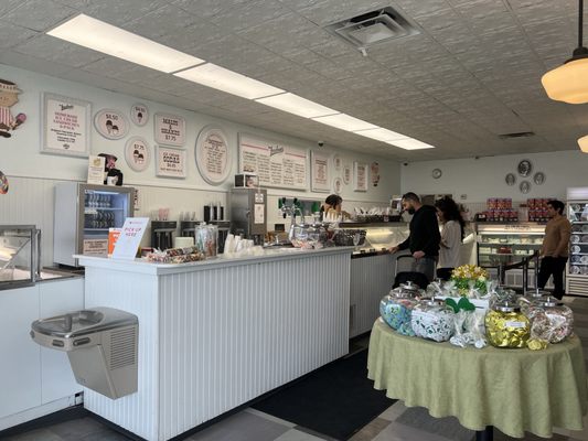 Fosselman's Ice Cream Co. by null
